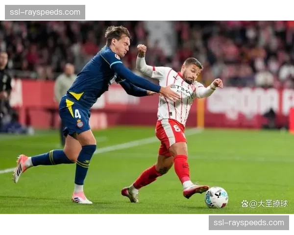 从更衣室到发布会：赫罗纳主帅解读球队逆转的两次关键换人与阵型调整