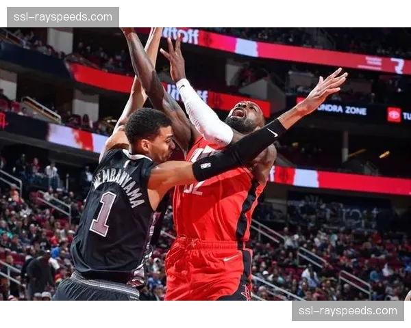 文班亚马追身封盖莫兰特,展现“从1防到5”的现代内线防守模板 文班亚马追身封盖莫兰特,展现“从1防到5”的现代内线防守模板