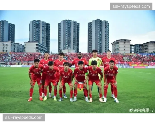 时隔三年,重庆铜梁龙主场再迎顶级联赛,三万球迷山呼海啸 时隔三年,重庆铜梁龙主场再迎顶级联赛,三万球迷山呼海啸