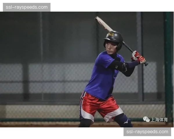 特写：澳大利亚游击手飞身鱼跃，完成不可思议的双杀守备